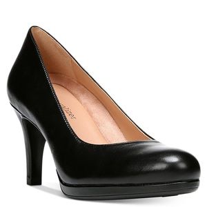 Black Round Toe Pumps